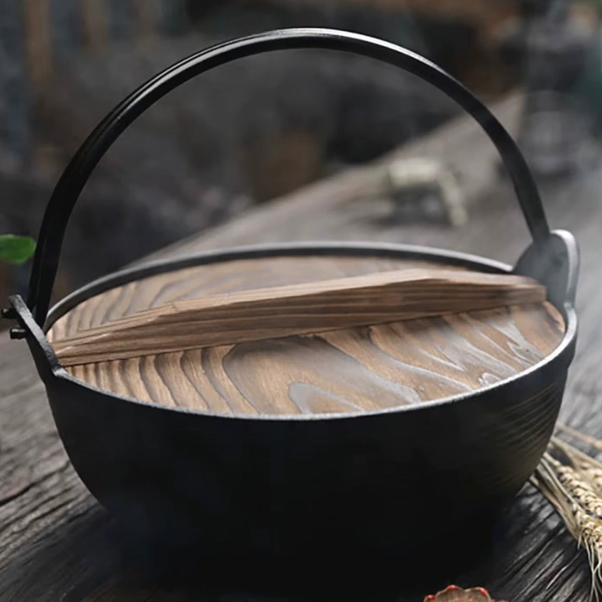 Japanese Style Cast Iron Shabu Shabu Hot Pot Sukiyaki Nabe Pot with Wooden